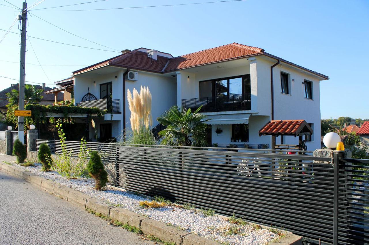 Belov Rooms And Apartments Demir Kapija Eksteriør bilde